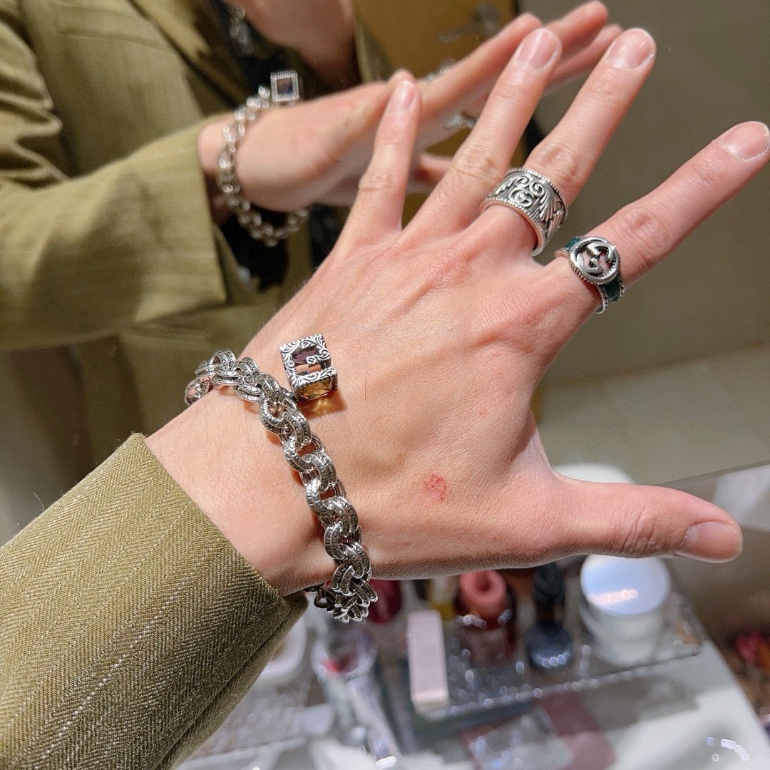 Gucci Sterling Silver Classic Logo Bracelet - Image 5