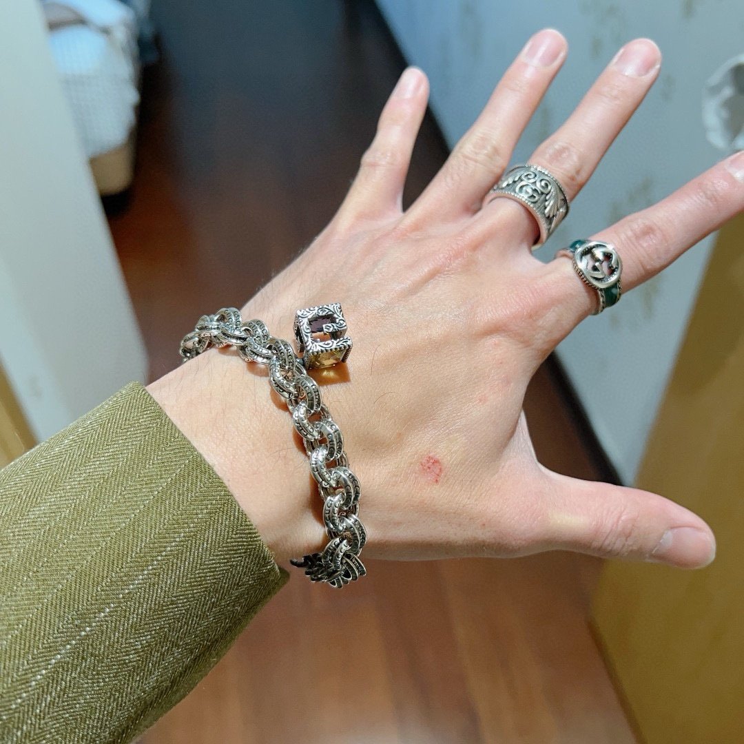 Gucci Sterling Silver Classic Logo Bracelet - Image 8