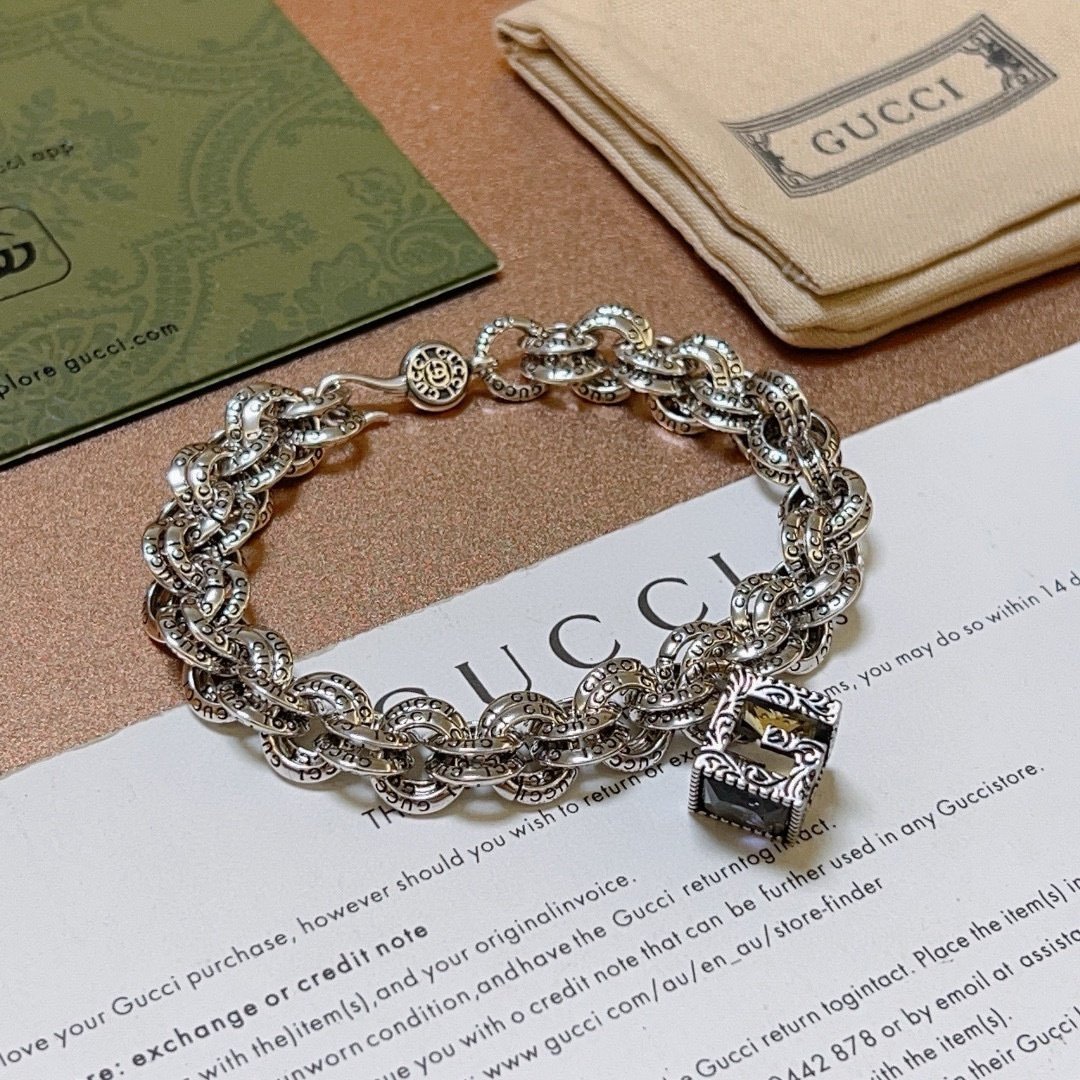Gucci Sterling Silver Classic Logo Bracelet - Image 9